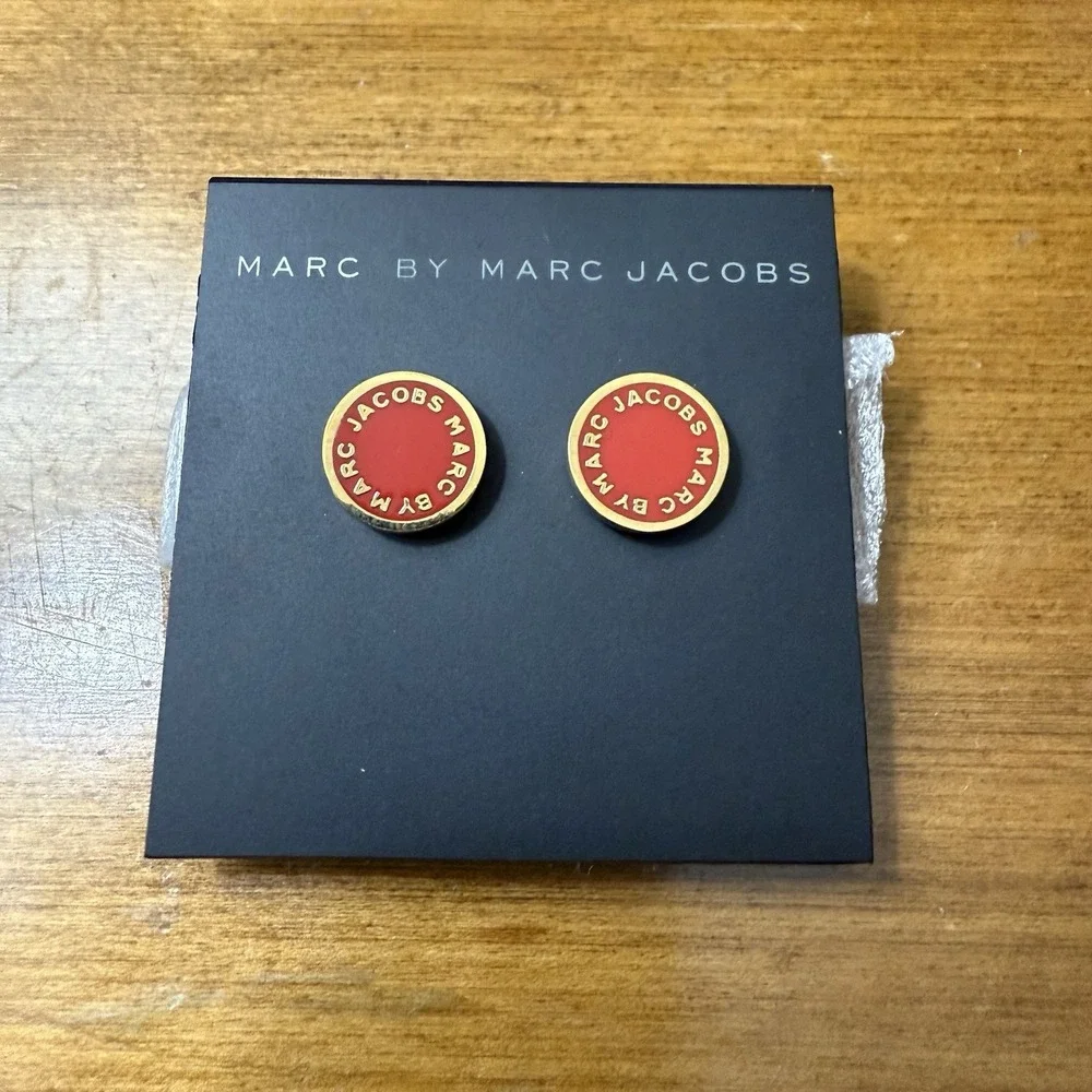 Marc By Marc‎ Jacobs Stud Earrings Red Enamel Gold Round Classic Logo Disc New